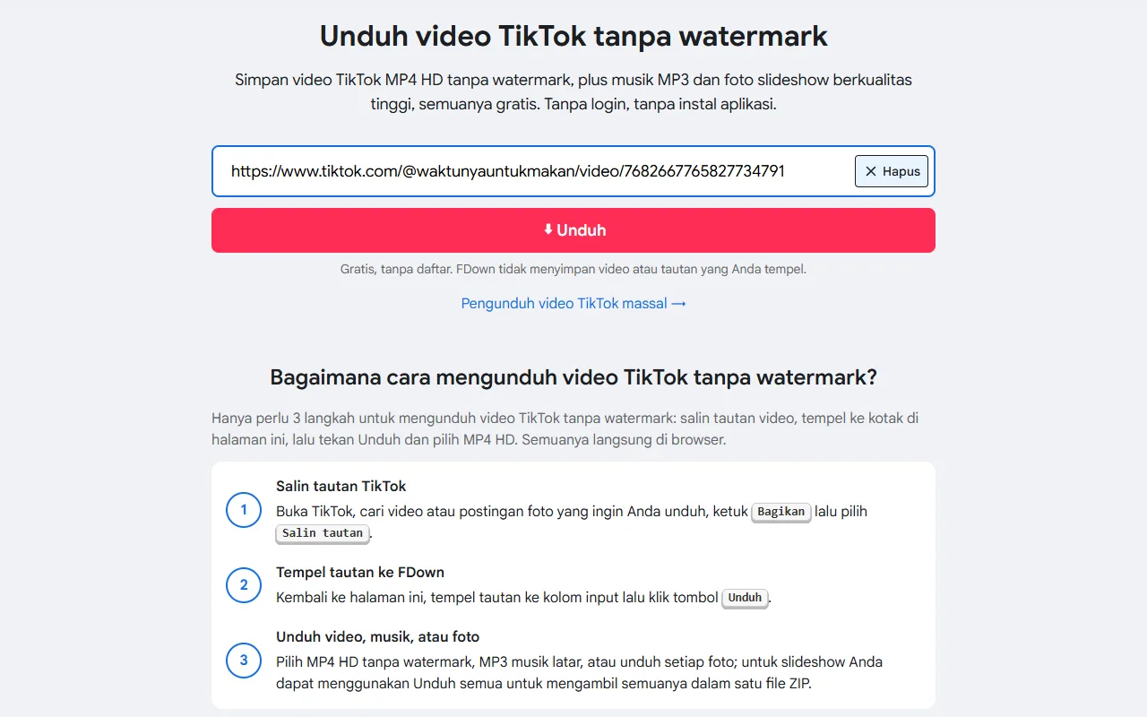 Halaman FDown di laptop dengan tautan video TikTok yang sudah ditempel di kolom input
